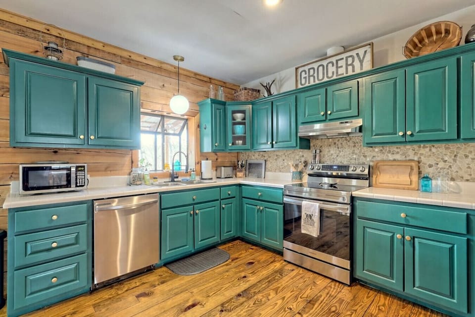 Fully equipped kitchen with stainless appliances & all the kitchen gadgets.  Yes...we have a crock pot!