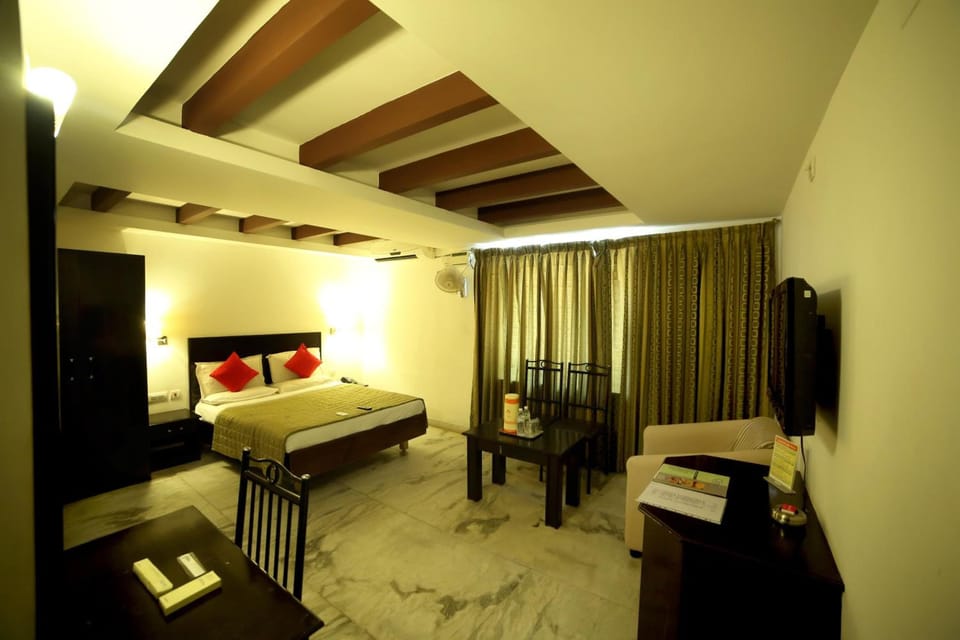 Premium bedding, in-room safe, individually decorated