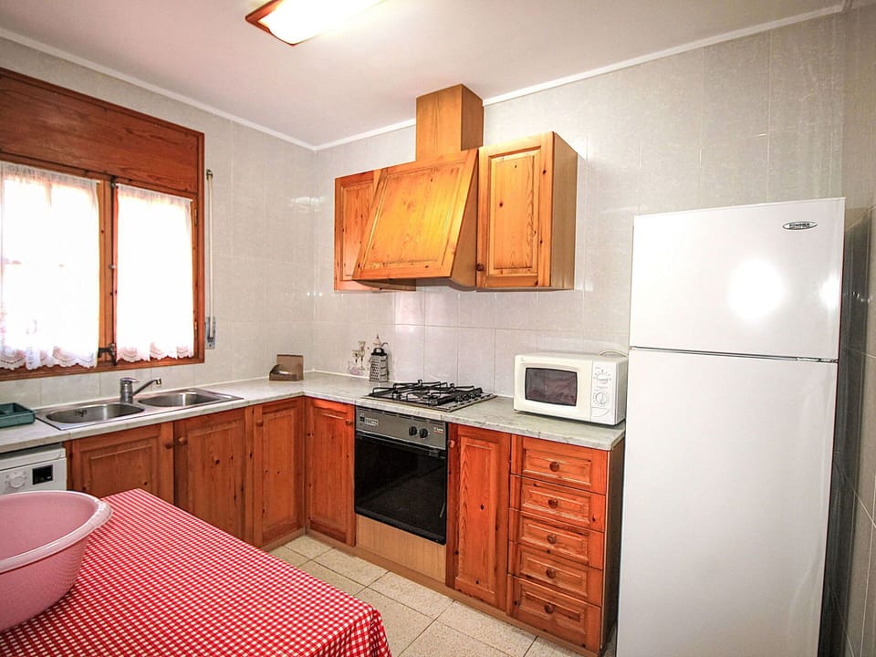 Kitchen, Major Appliance, Kitchen Appliance, Wood, Cabinetry, Interior Design, Furniture, Countertop, Flooring, Ceiling