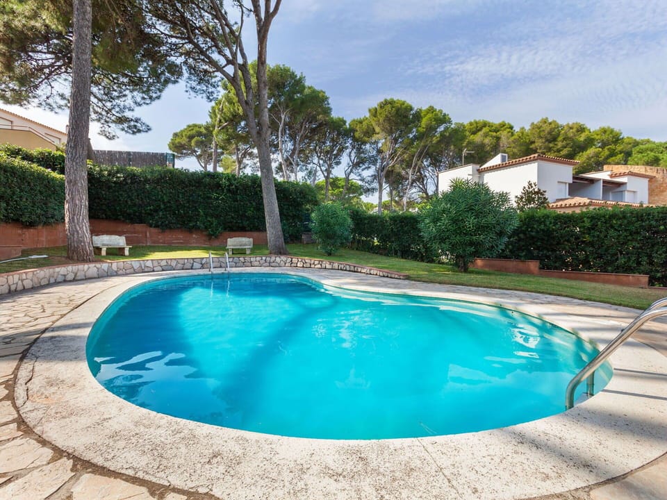 Water, Plant, Daytime, Property, Sky, Cloud, Nature, Azure, Tree, Swimming Pool