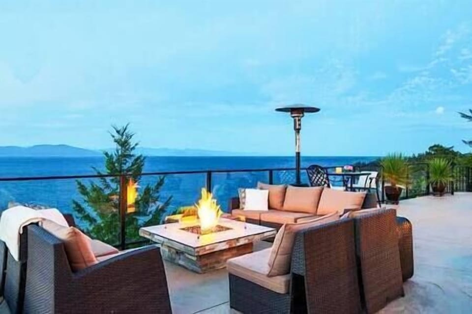 Oceanview Backyard- firepit seating area