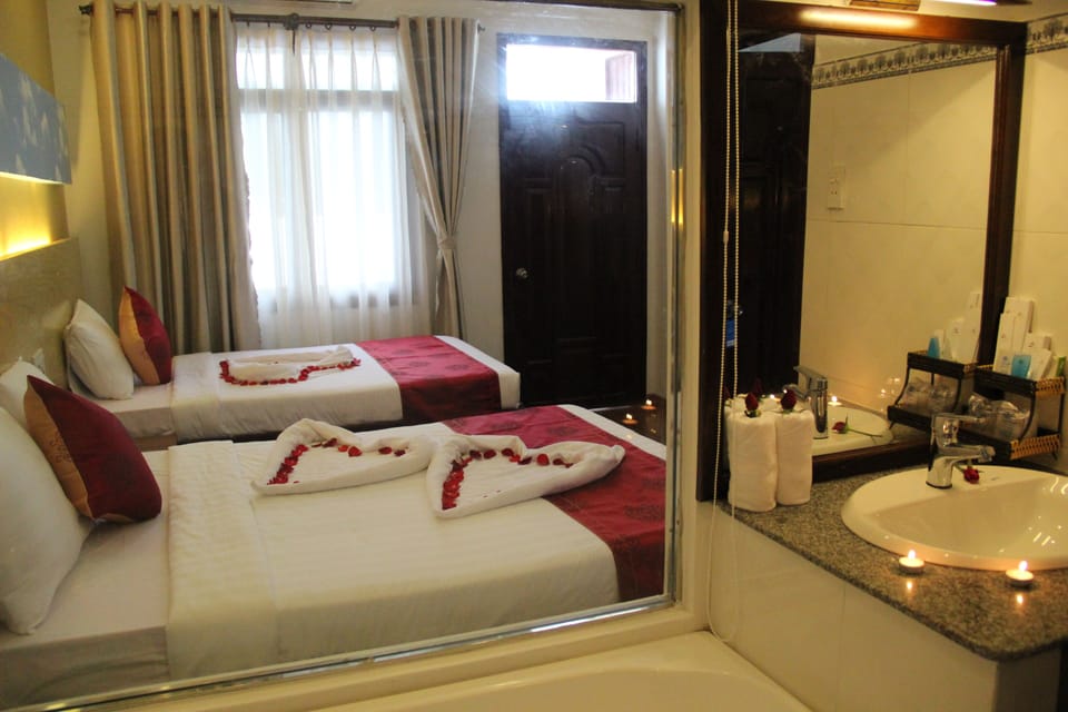 Deluxe Room, Ocean View | Premium bedding, minibar, in-room safe, desk
