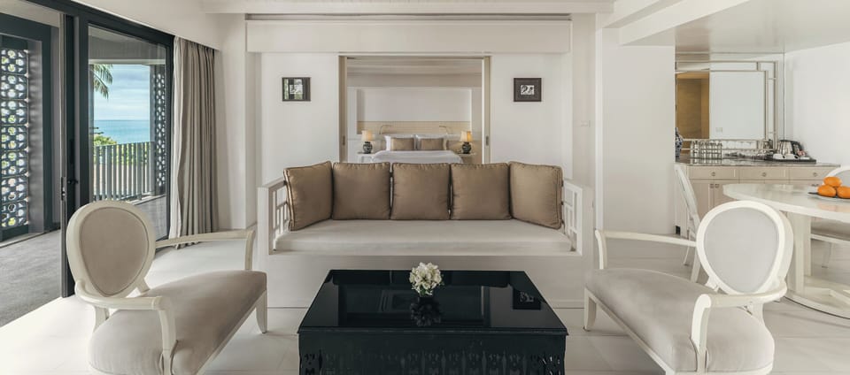 Beachfront Suite | Living area