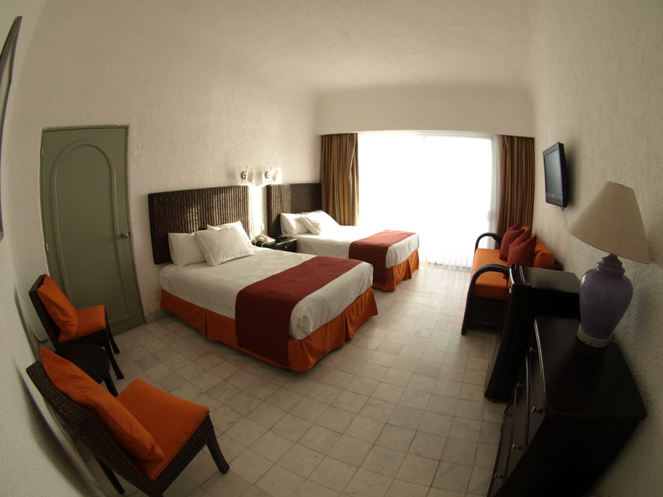 In-room safe, desk, bed sheets