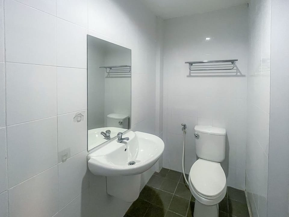 Superior Room | Bathroom | Shower, towels