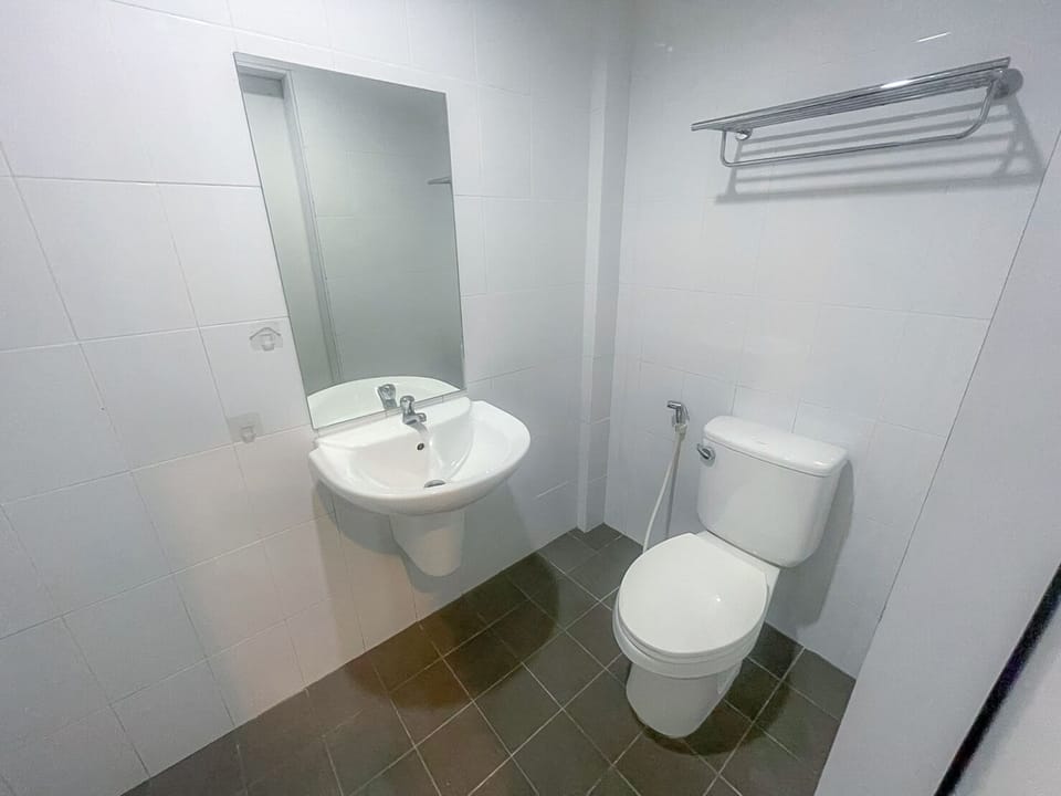 Superior Room | Bathroom | Shower, towels