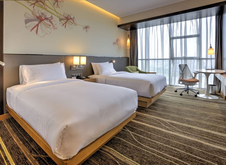 Premium bedding, in-room safe, blackout drapes, soundproofing
