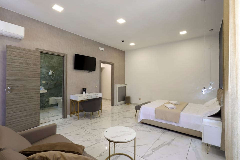 Comfort Quadruple Room | In-room safe, desk, free WiFi, bed sheets