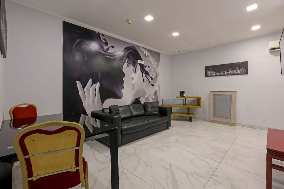 Studio Suite | In-room safe, desk, free WiFi, bed sheets