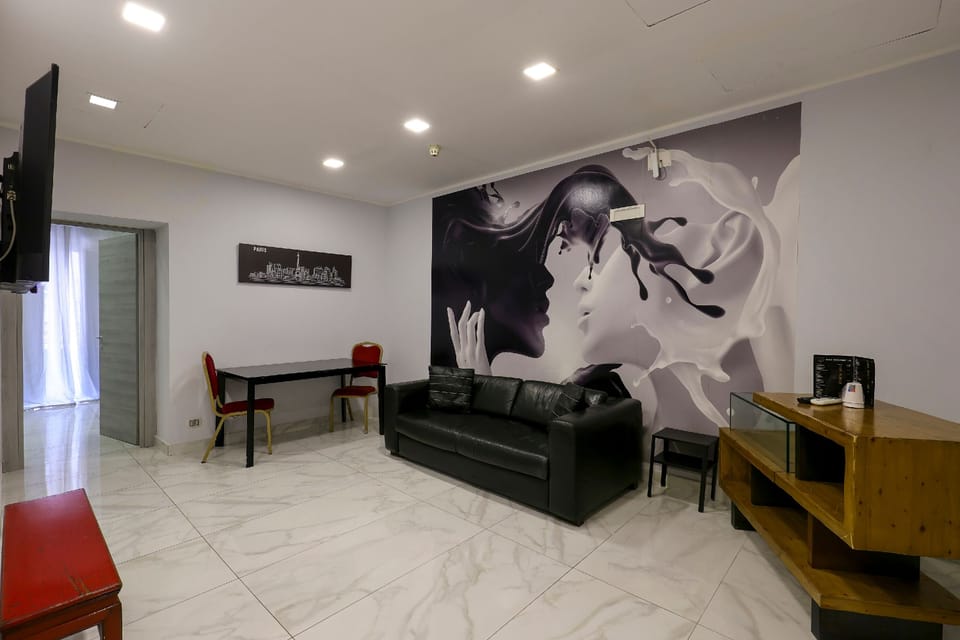 Studio Suite | In-room safe, desk, free WiFi, bed sheets