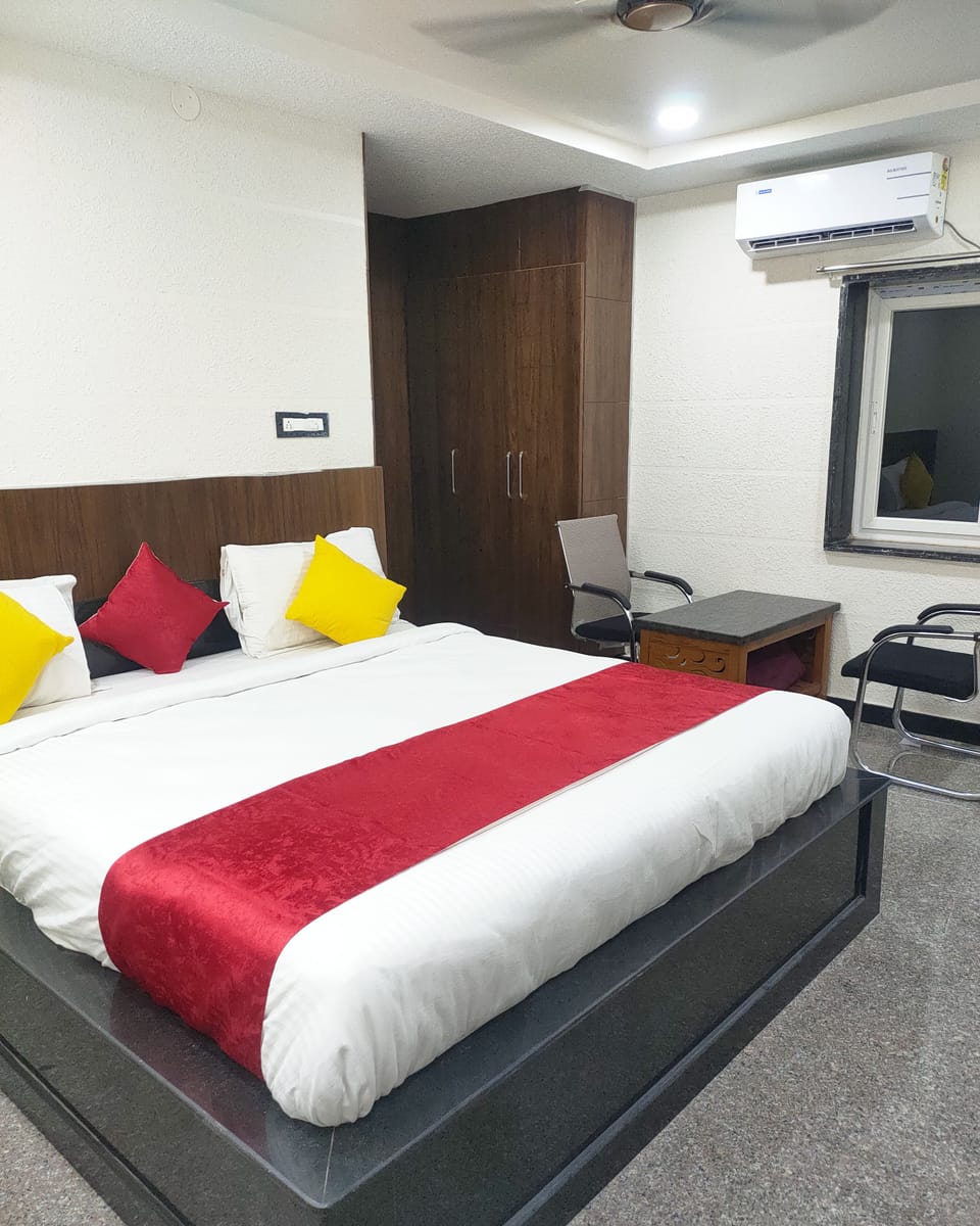 Egyptian cotton sheets, premium bedding, free WiFi