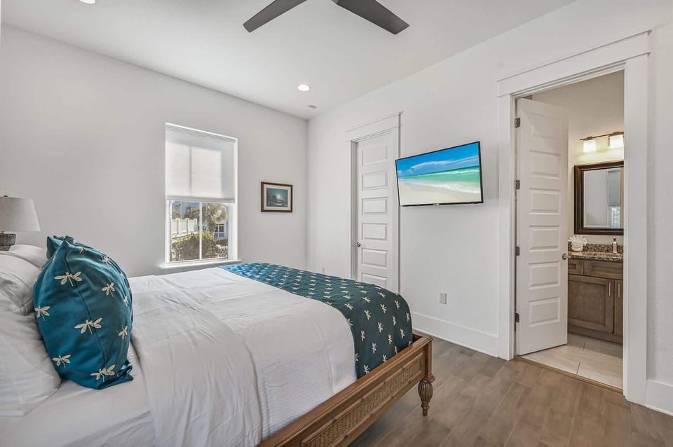 King Bed, Private Bathroom with Walk-in Shower