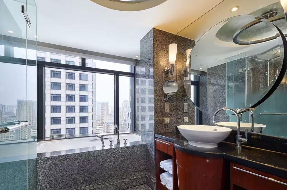 Separate tub and shower, deep soaking tub, rainfall showerhead