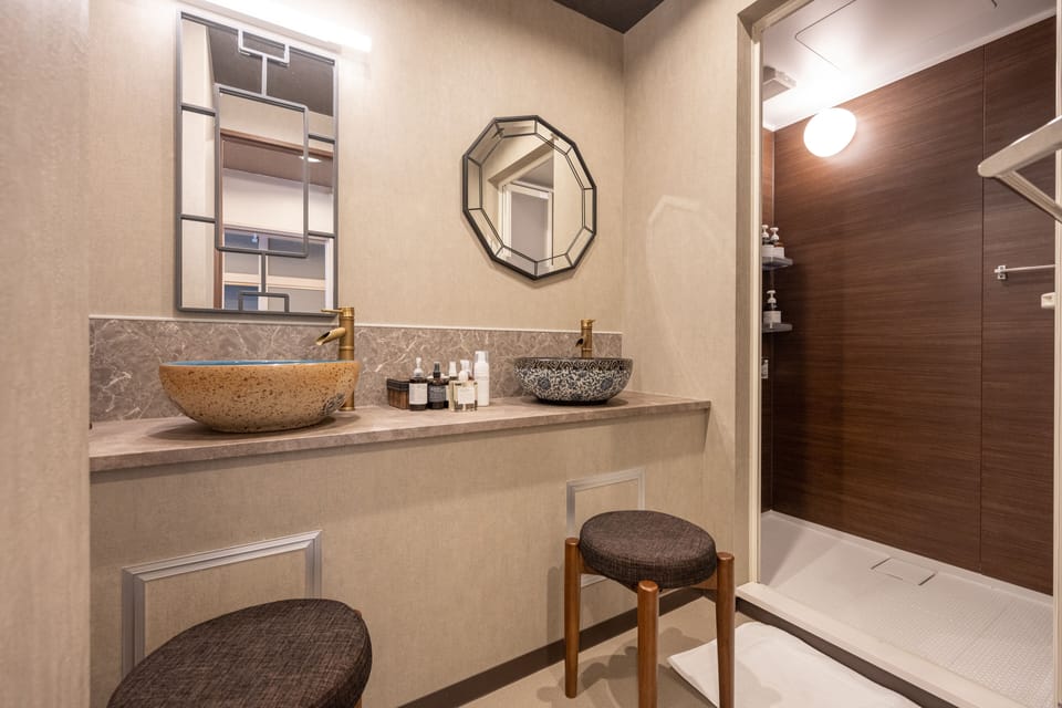 Family Quadruple Room | Bathroom | Free toiletries, hair dryer, bathrobes, slippers