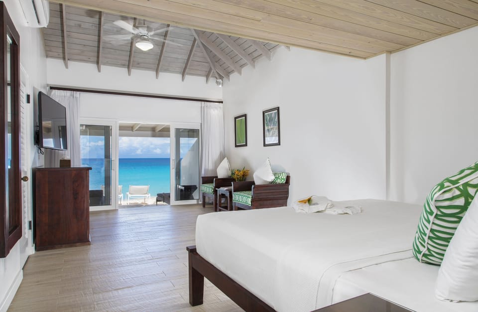 Superior Deluxe Beachfront | Premium bedding, pillowtop beds, minibar, in-room safe