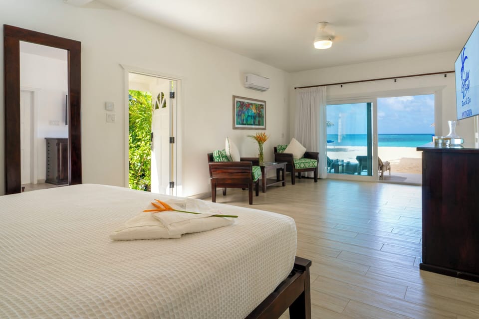 Premium bedding, pillowtop beds, minibar, in-room safe