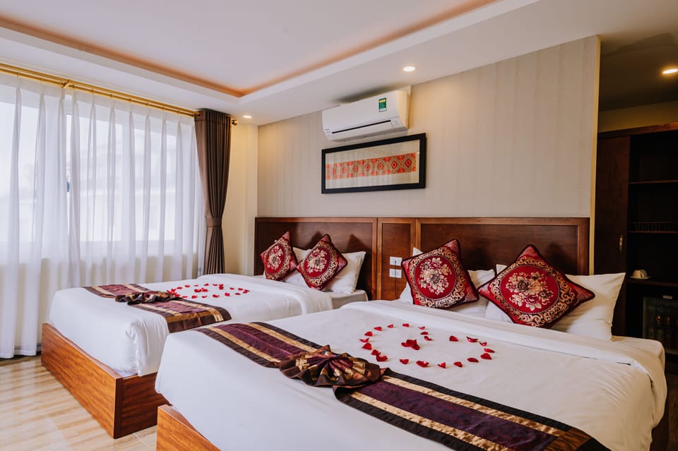 Family Room | Minibar, desk, free WiFi, bed sheets