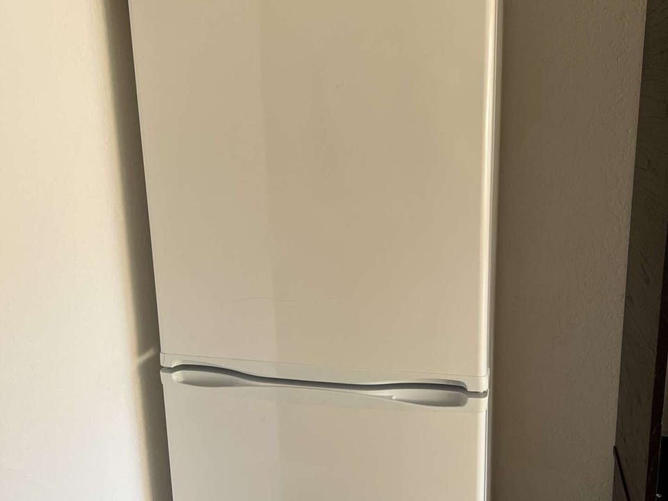 Large 3 Room Flat with Terrace, Washing Machine and Dishwasher, Pets Allowed Apartment in Agde