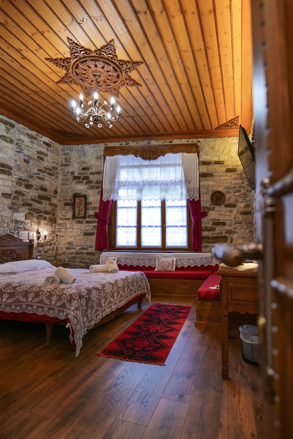 Junior Suite | Desk, laptop workspace, soundproofing, iron/ironing board