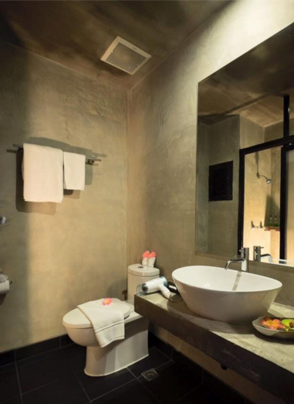 Shower, free toiletries, hair dryer, bathrobes