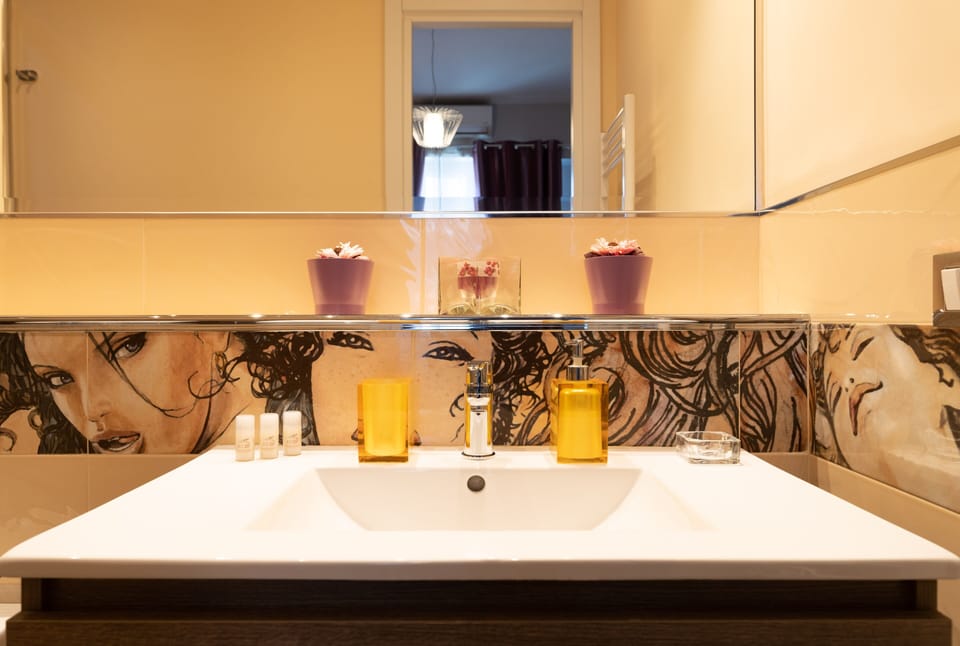 Deluxe Double Room, 1 Double Bed | Bathroom | Shower, rainfall showerhead, free toiletries, hair dryer