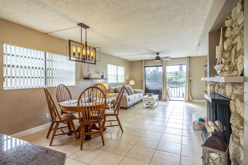 Open Concept living/dining area