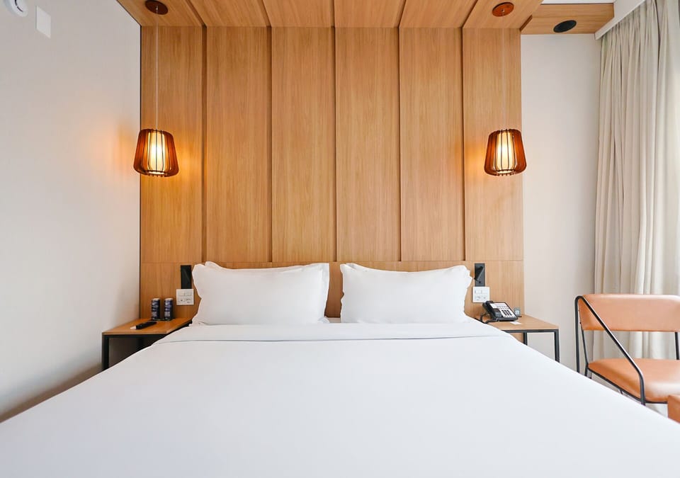 Executive Room, 1 King Bed | Minibar, soundproofing, free cribs/infant beds, free WiFi