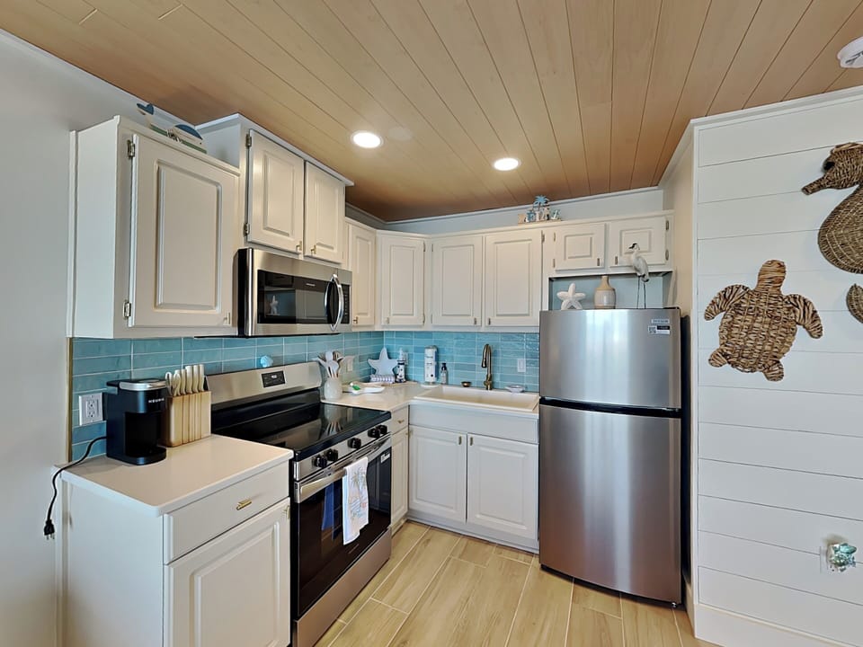 Studio - Full Kitchen