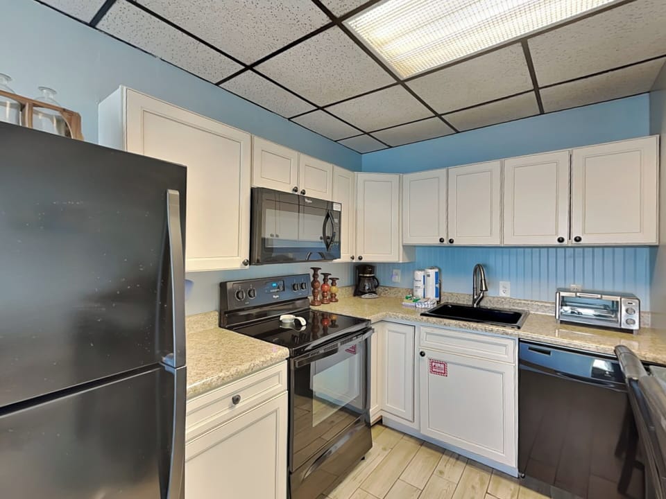 Studio Kitchen - Modern Appliances