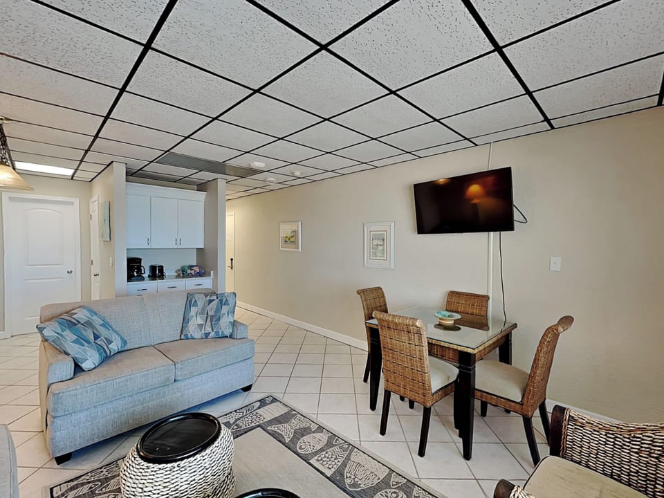 Dining Area - Smart TV