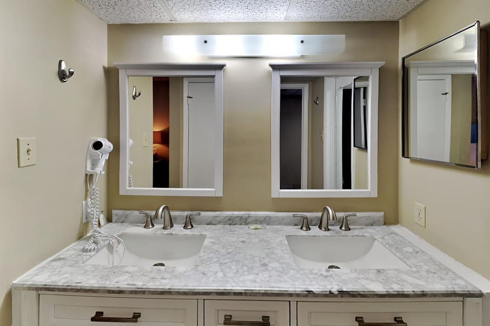 Primary Bathroom - Dual Vanity