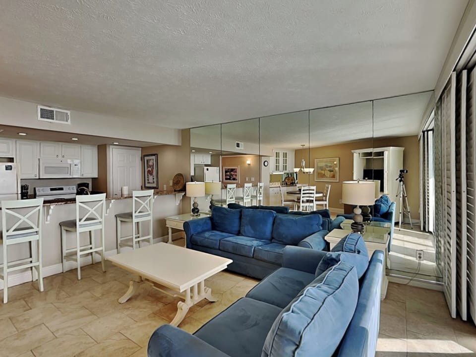 Living Area - Open Floor Plan
