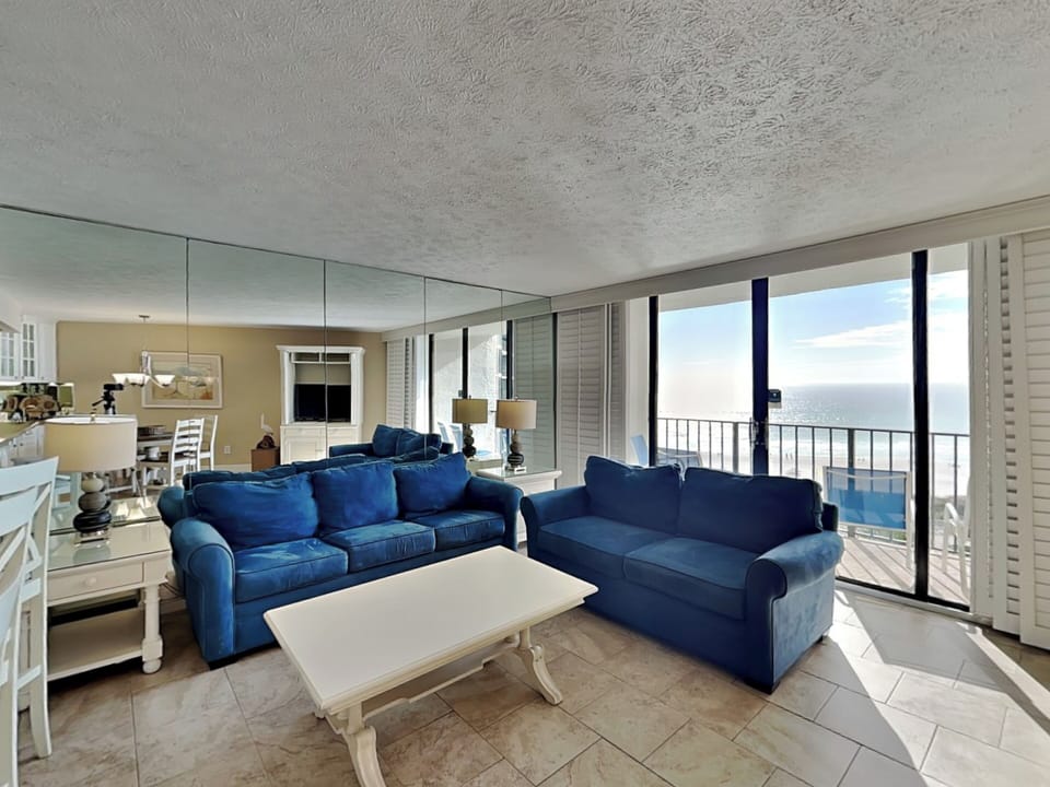Living Area - Gulf Front Balcony Access