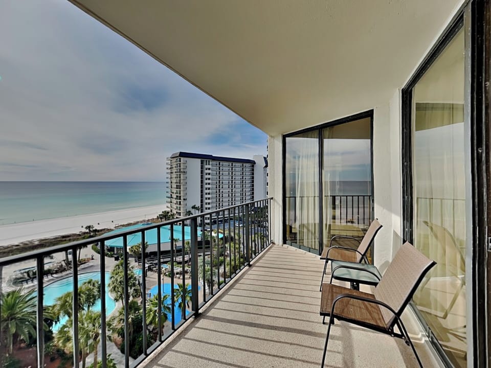 Welcome to Edgewater Tower I #806