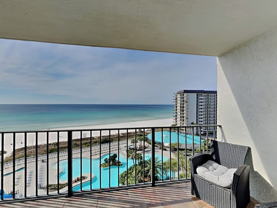 Welcome to Edgewater Tower I #903