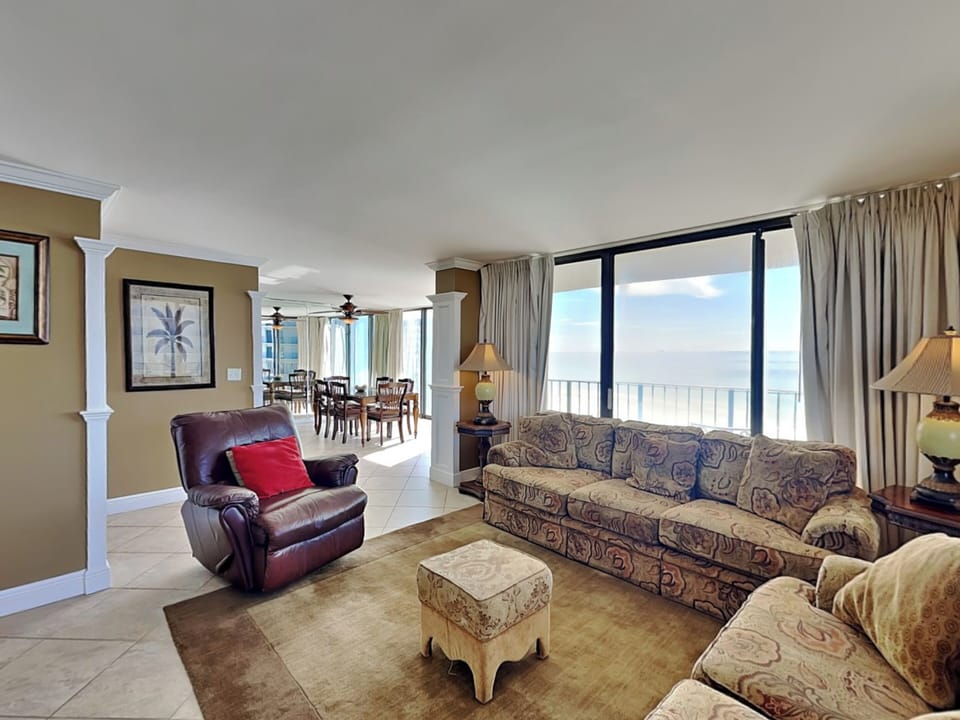 Living Area - Open Floor Plan