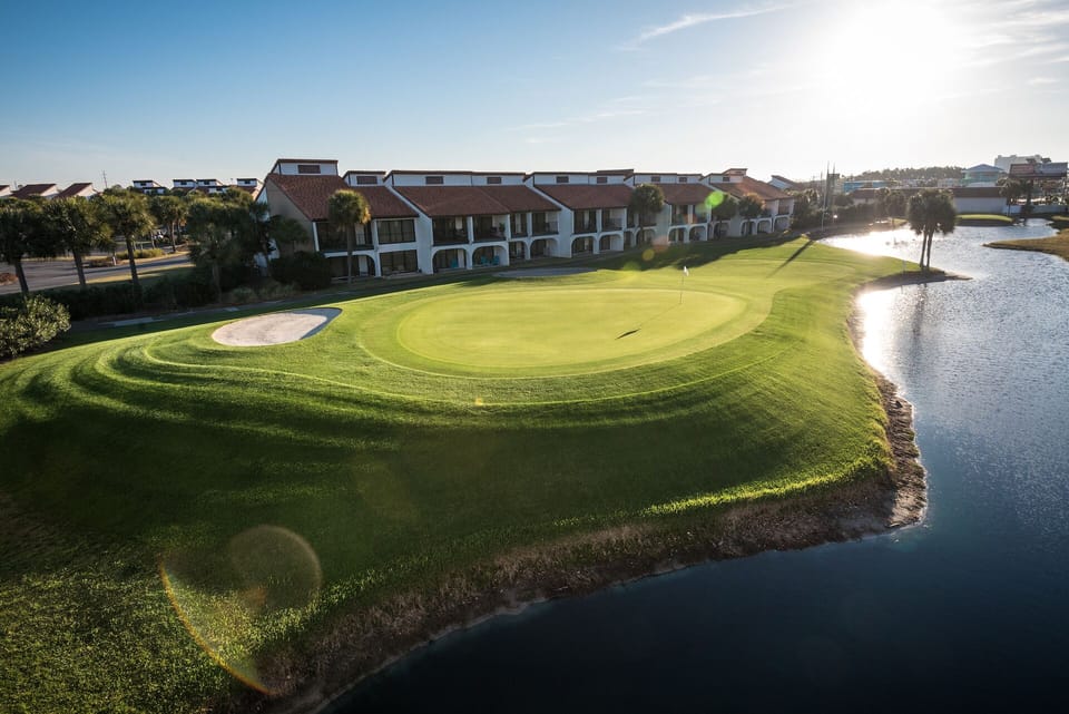 Edgewater Beach & Golf Resort Executive Par-3 Golf Course