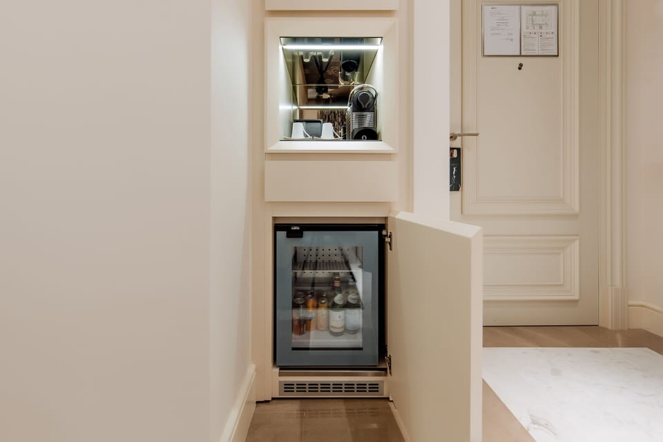 Deluxe Room, 1 King Bed, Accessible | Minibar