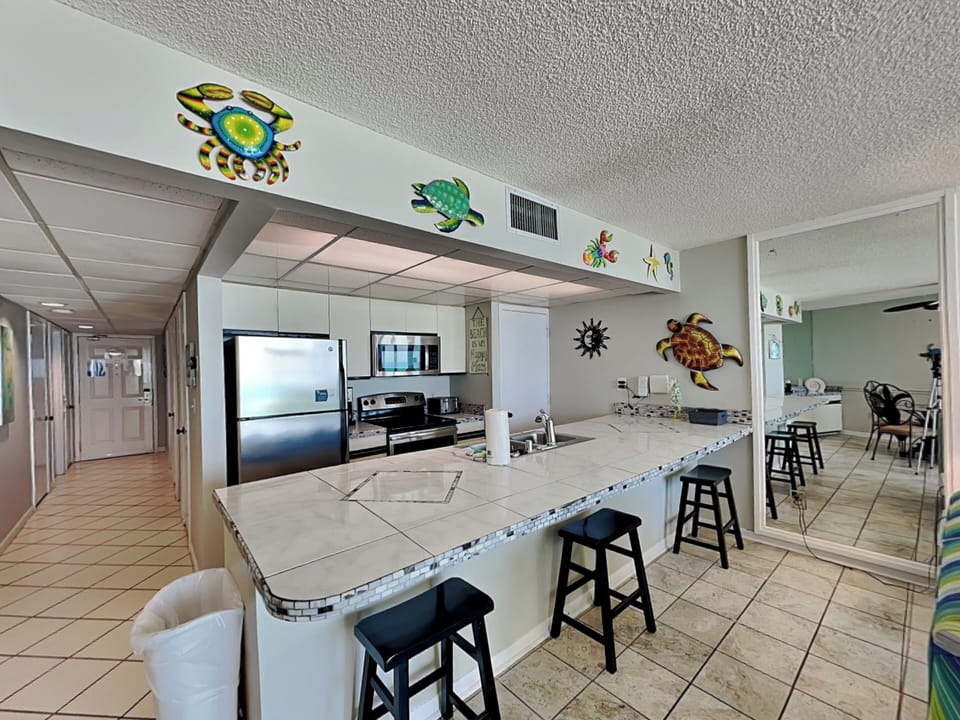 Kitchen - Breakfast Bar - Seating