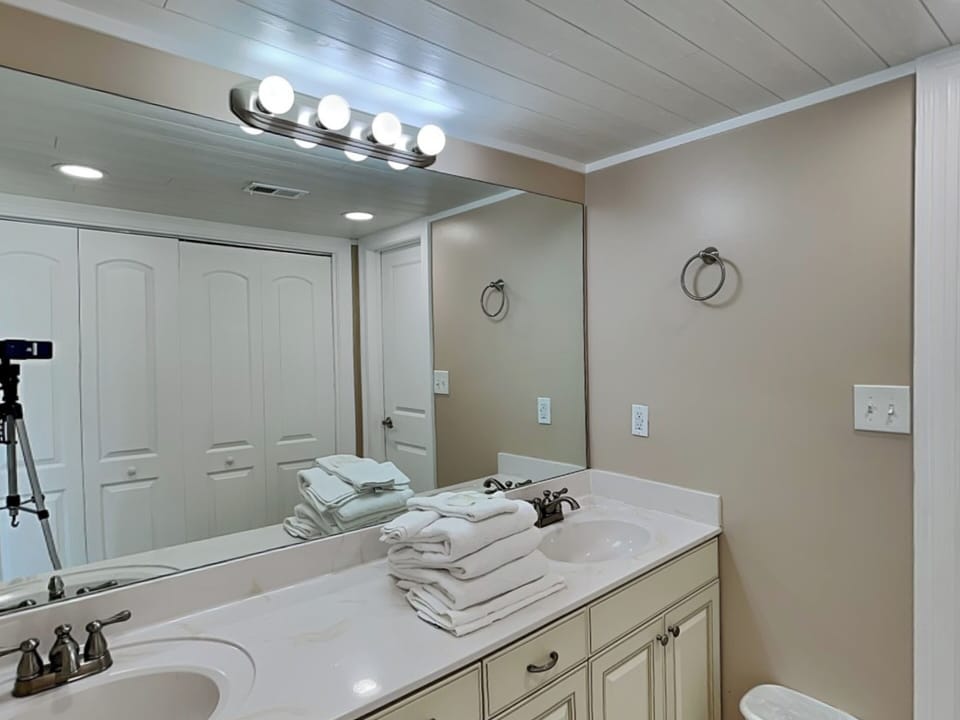 Second Bedroom's Ensuite Bathroom