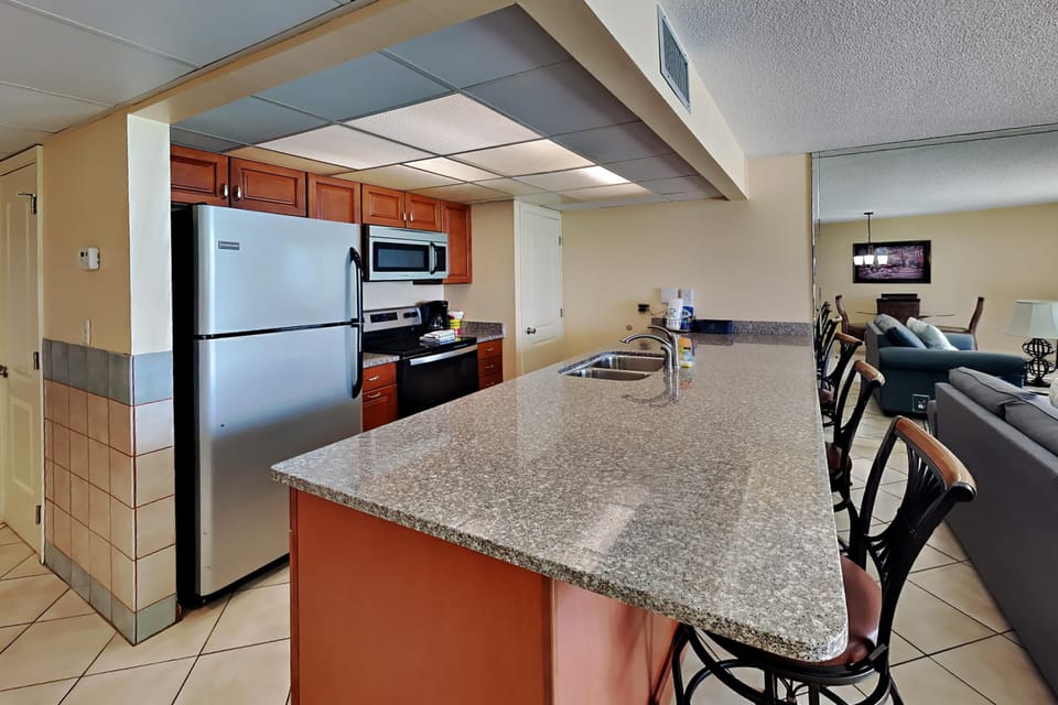 Breakfast Bar / Kitchen