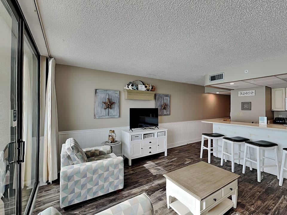 Living Area - Open Floor Plan