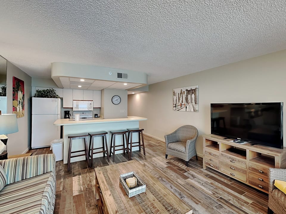 Living Area - Open Floor Plan