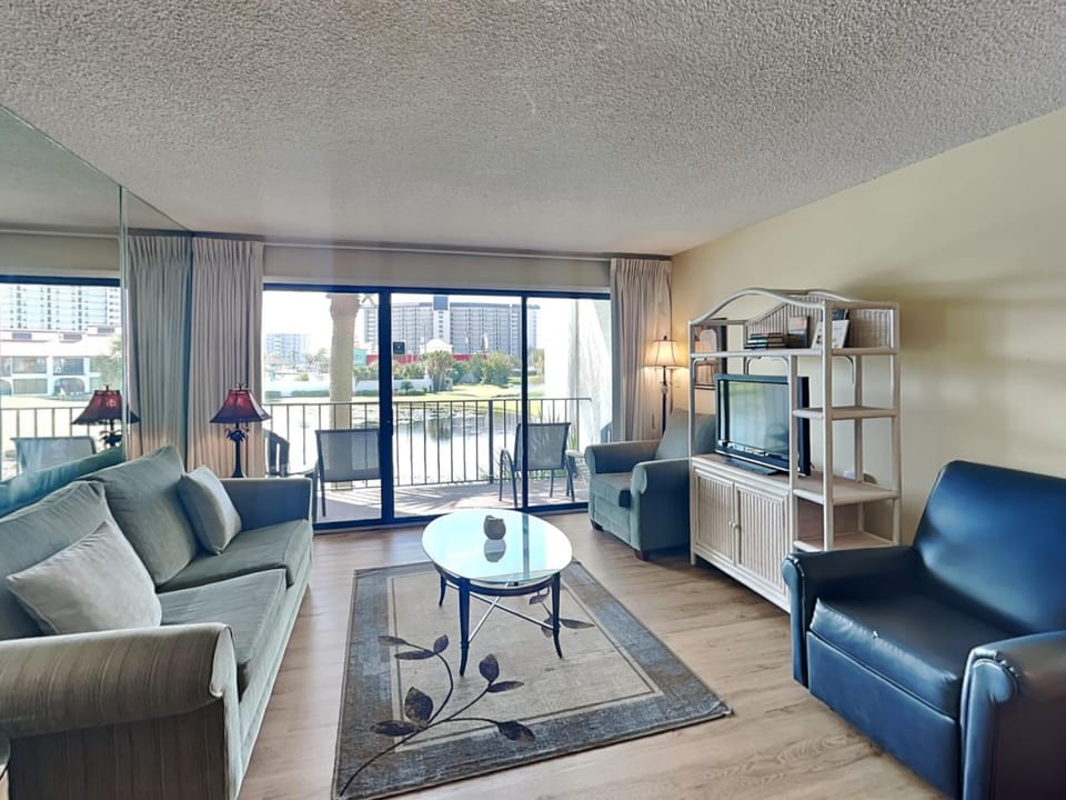 Living Area, First Floor