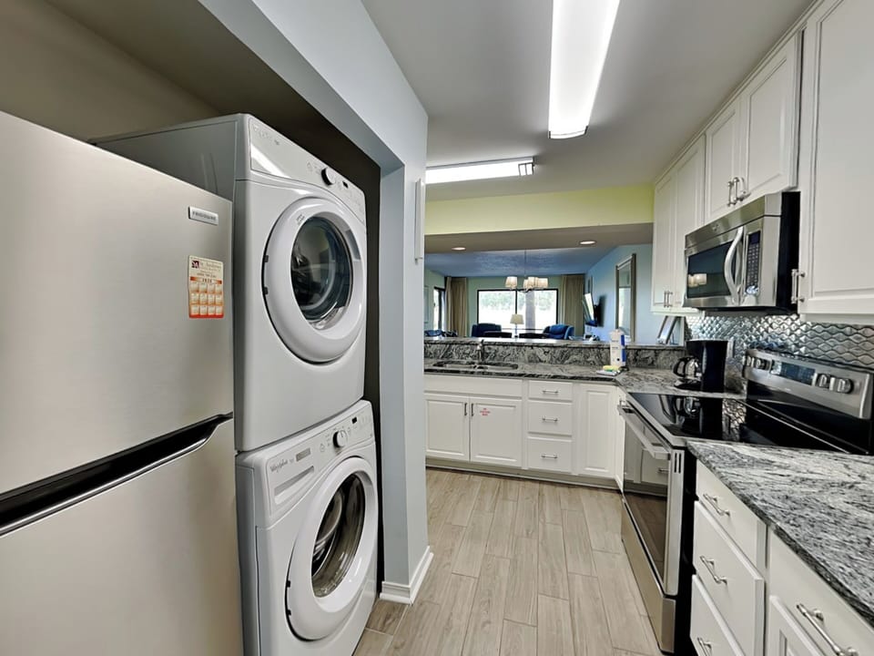 Kitchen - Laundry Closet - Washer/Dryer
