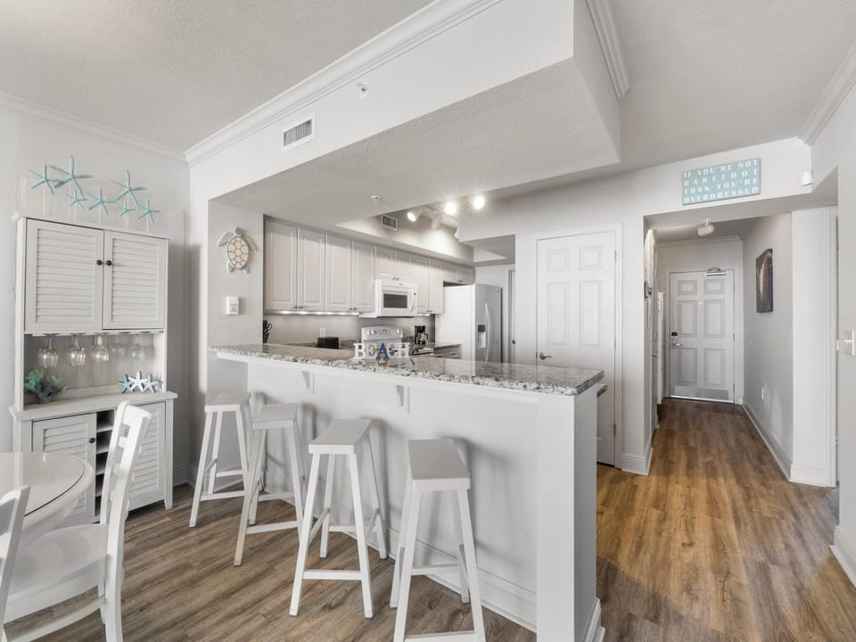 Kitchen - Breakfast Bar - Seating