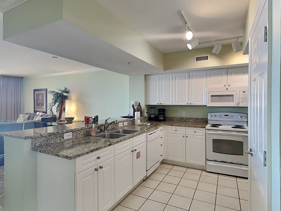 Kitchen (2)