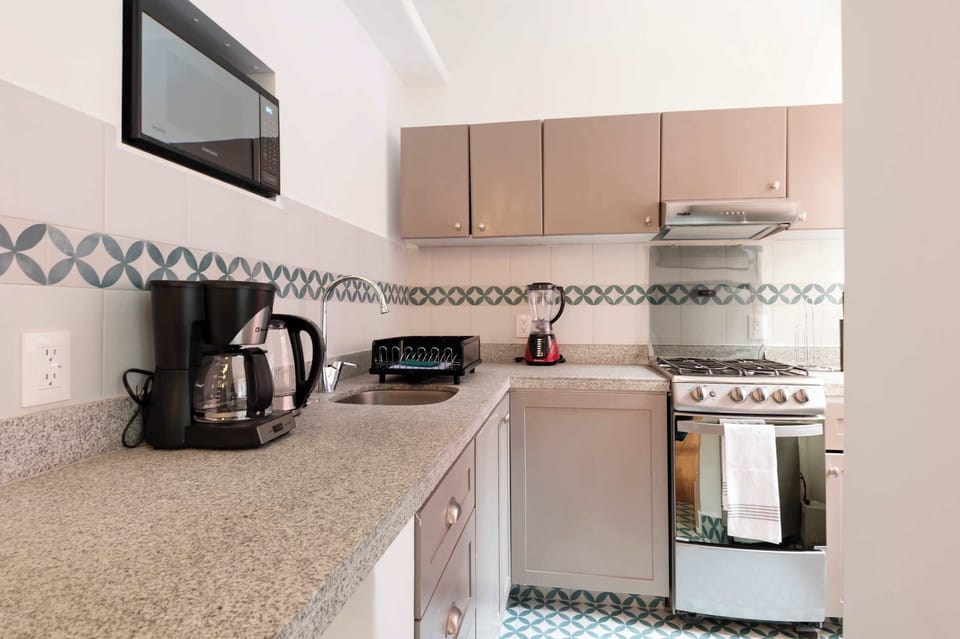 Modern and fully equipped kitchen