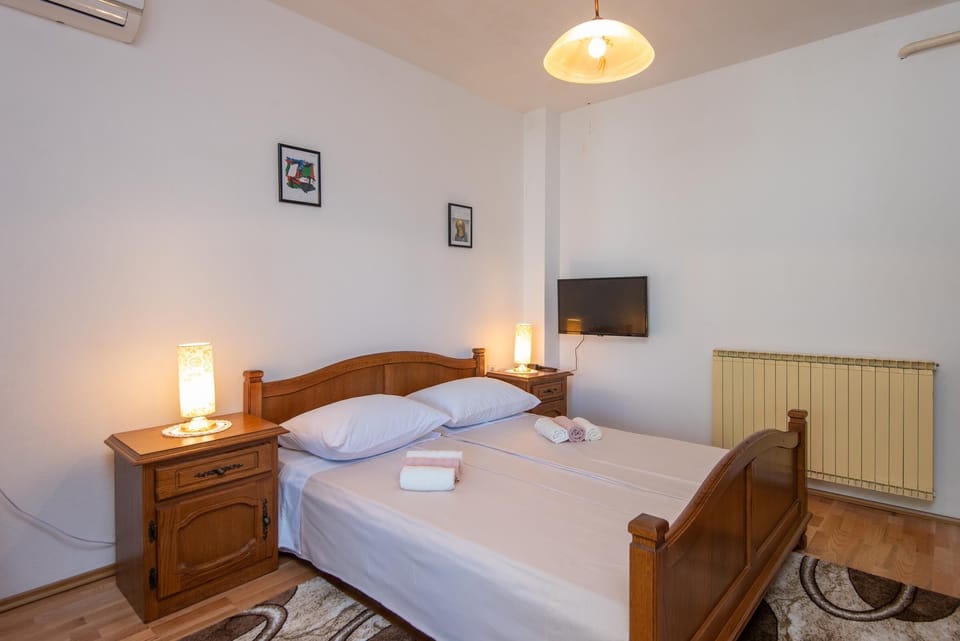 Apartment | 2 bedrooms, iron/ironing board, free WiFi