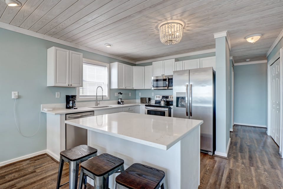 Kitchen with island